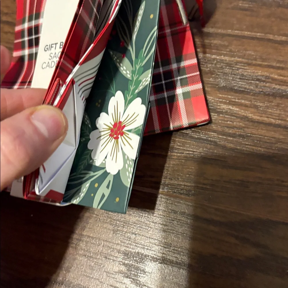 🆕American Greetings Christmas Gift Packaging, Bundle Of 16 Pieces Total